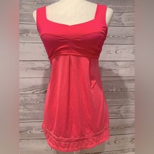 Lululemon tank top.
